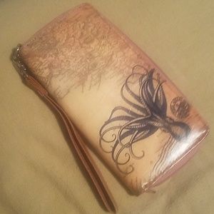 Lavishy Vegan Leather Vintage Inspired Wristlet